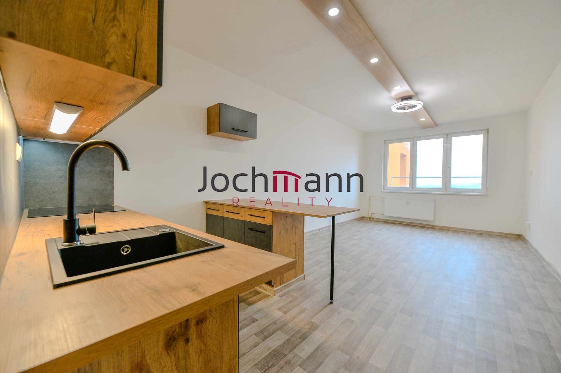 807580BC-46EE-4F49-A4A3-91584390DDF2-2