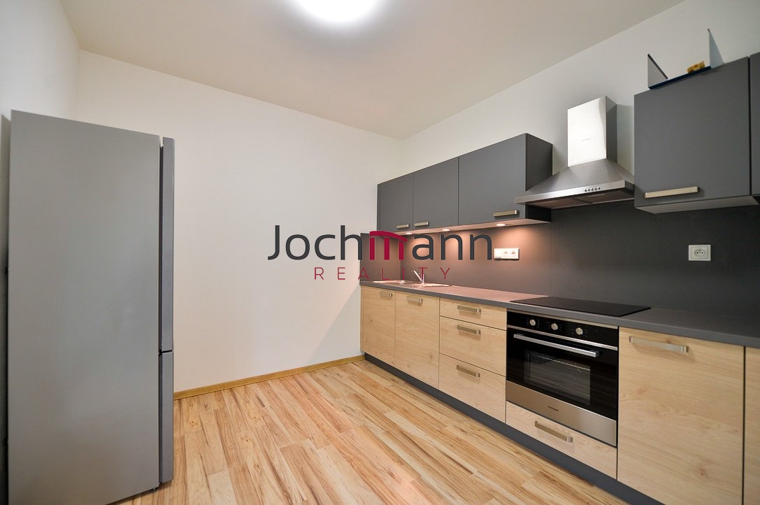 2EDB84F3-47AC-4759-A4C9-EC3B372E0F5F_1_105_c