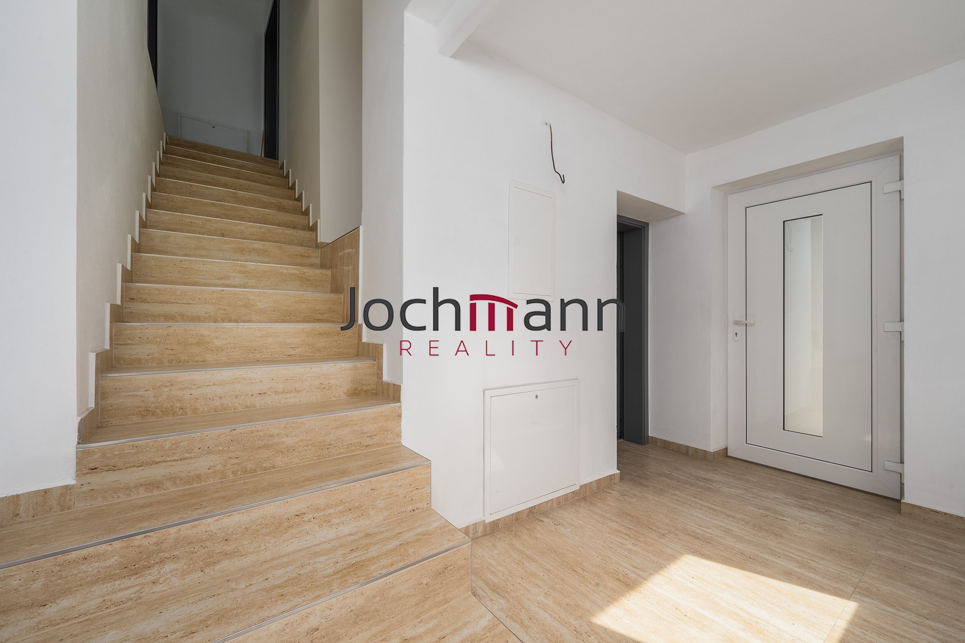 schodiště z předsíně