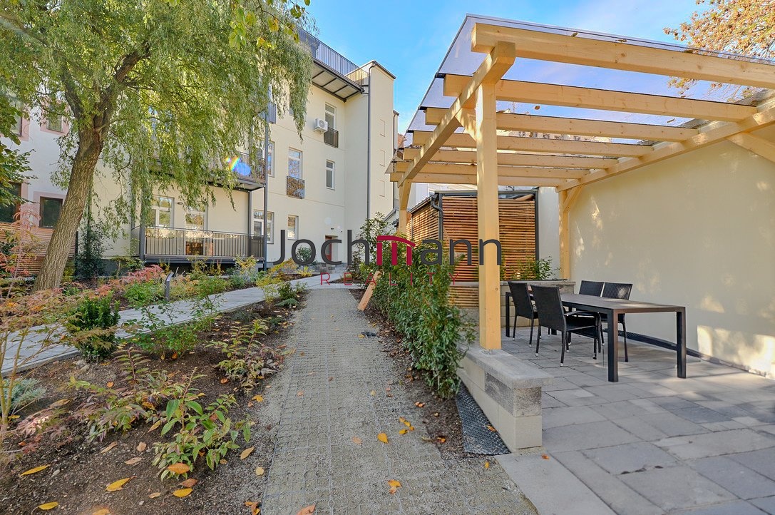 8F2B3E66-C830-4C6B-9841-BF38220BD91D_1_105_c