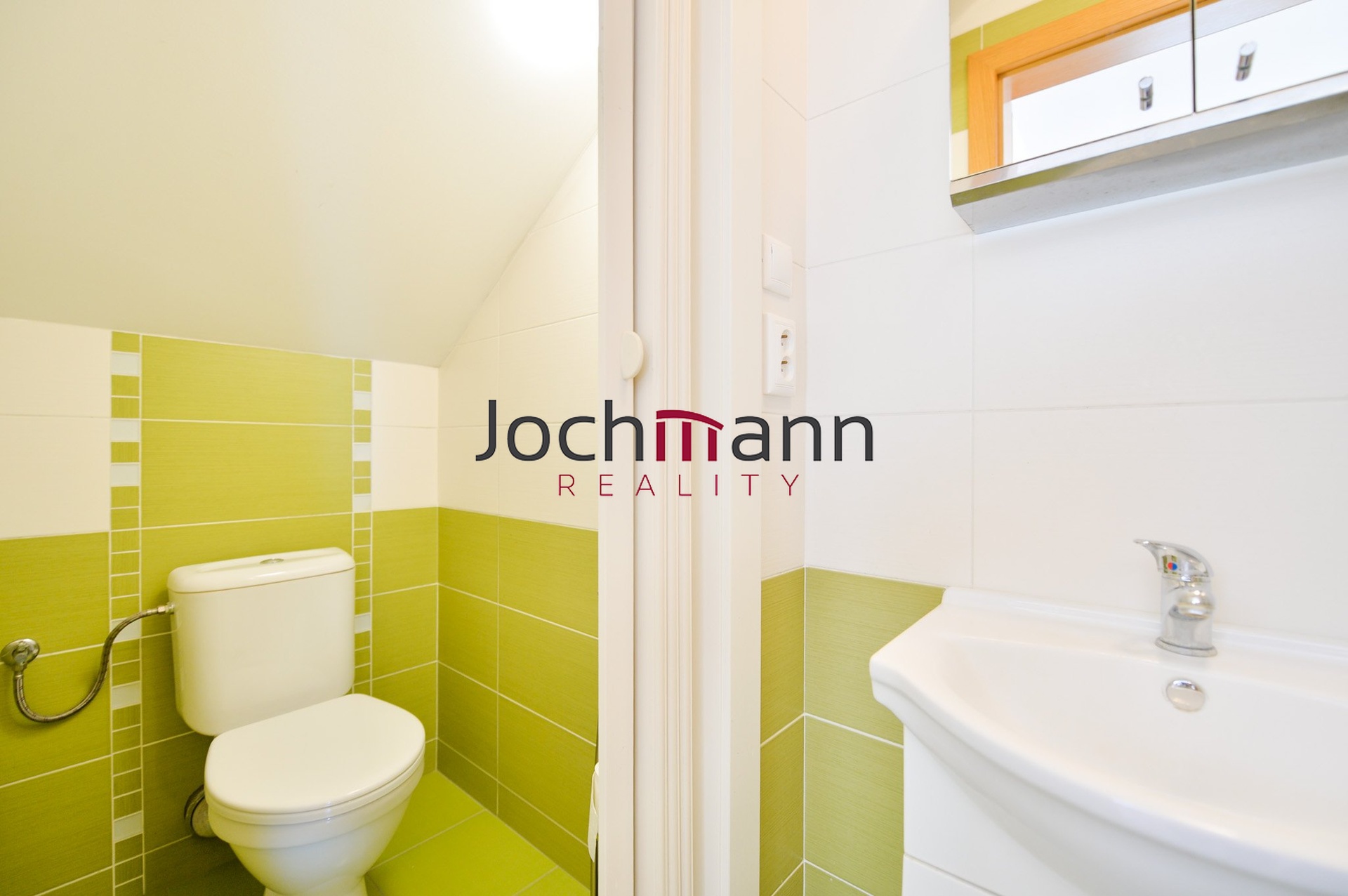 036B3D08-084E-47A9-B78A-539DD787B377