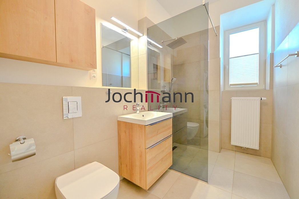 2096C80F-6FF0-4A3F-B83C-D381862CDB6E_1_105_c