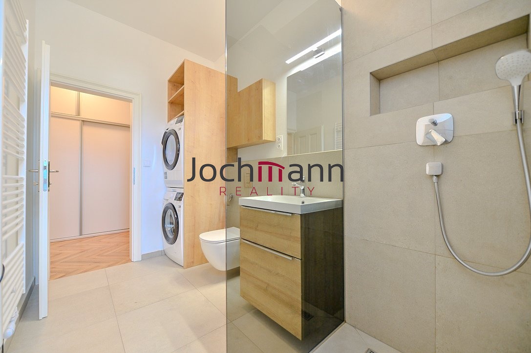 A8EE0533-9CAD-4072-9510-9C6818F28FC7_1_105_c