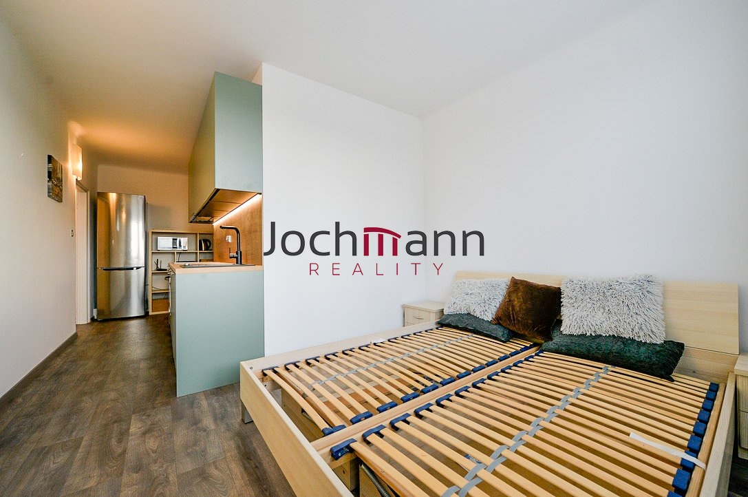 071F34DE-FE03-41F4-8C64-DD4CD1434F54_1_105_c