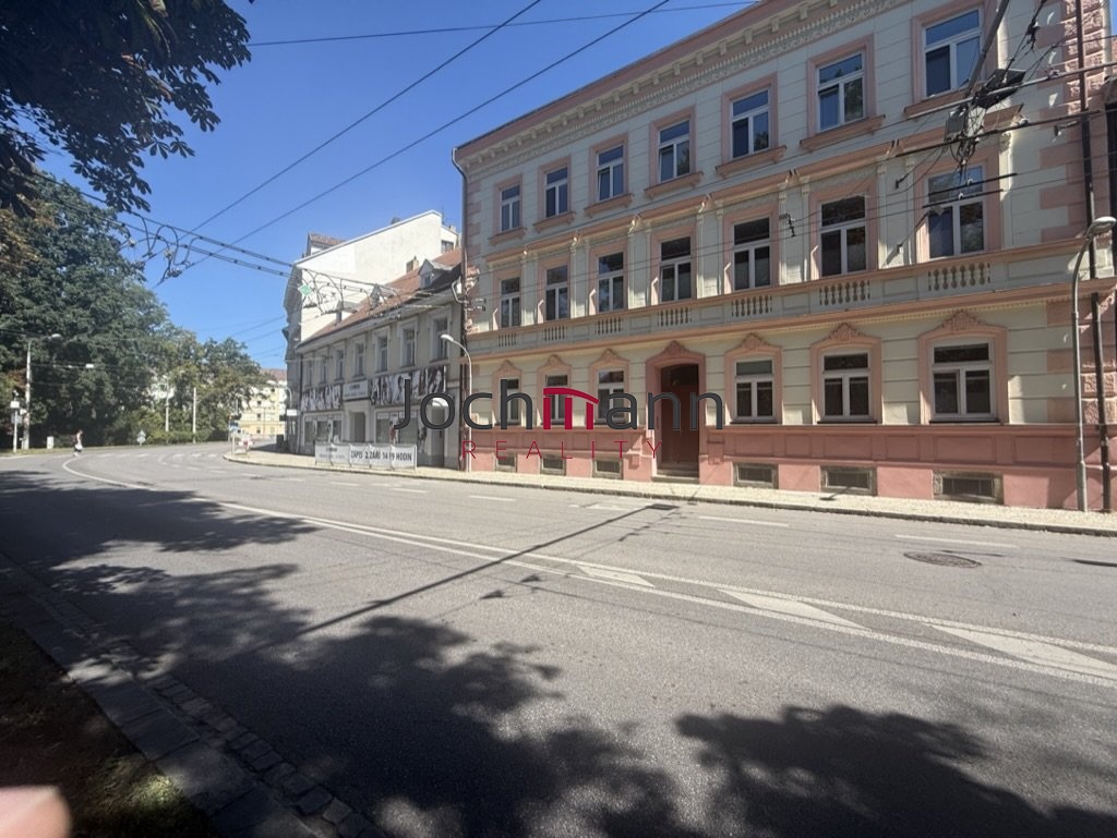 AACBDDFB-5583-487B-B3B1-D1D7F063FEB9_1_105_c