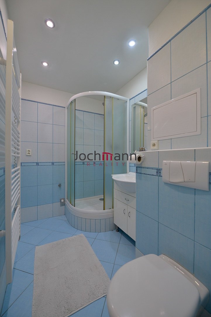 ADDE4610-EABA-4C9A-B11A-32845C83D2CB_1_105_c