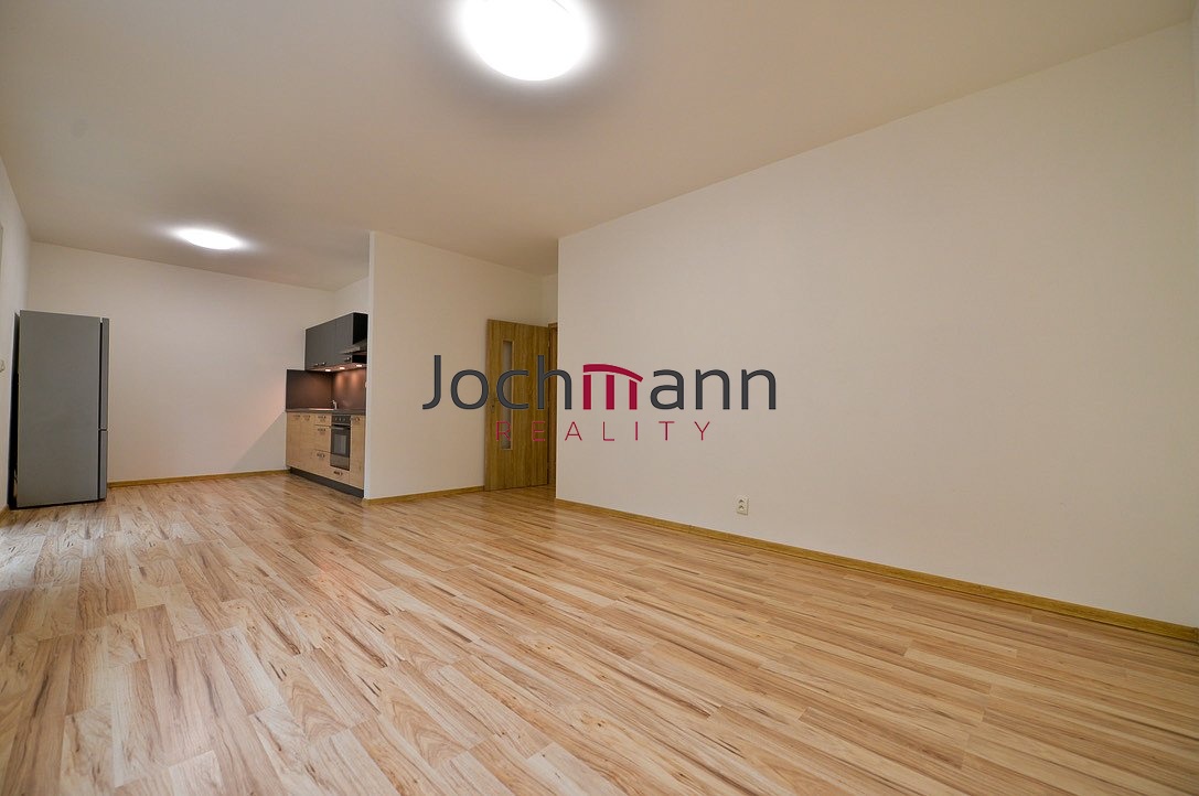 47748B7B-40CF-4EEB-B396-4BF9706580C0_1_105_c