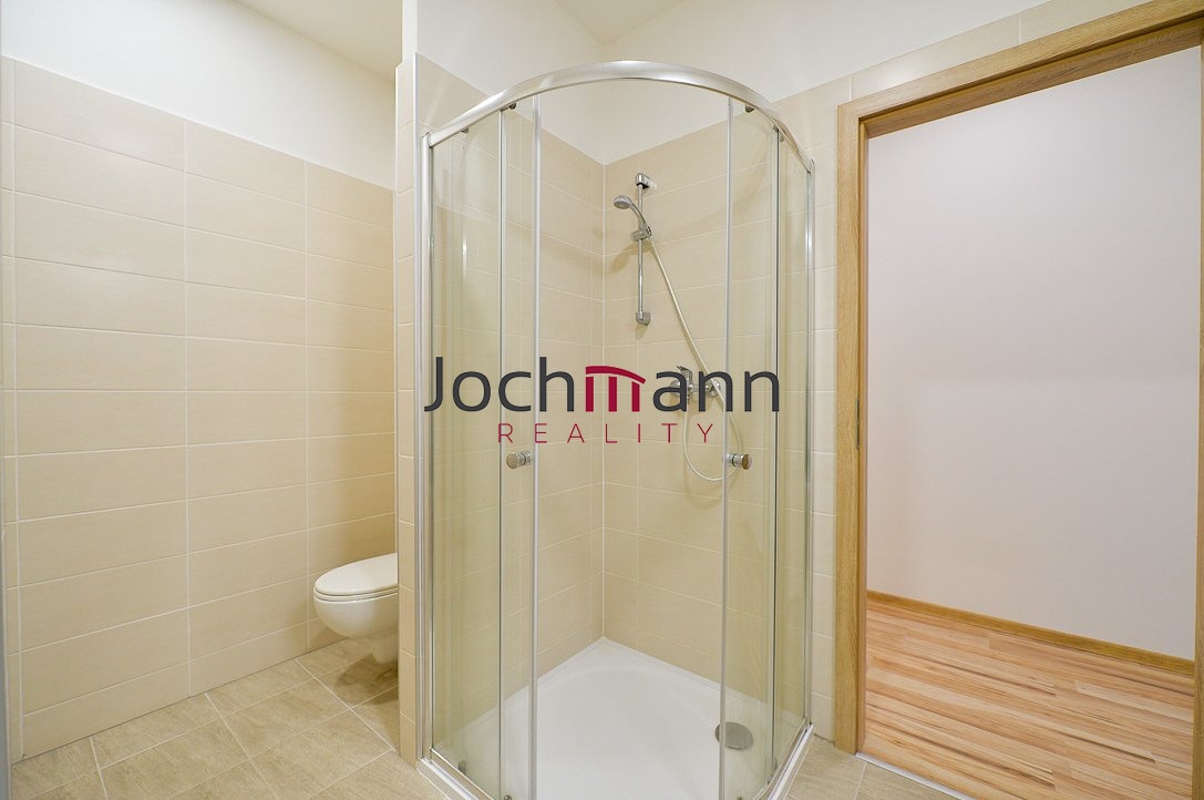 9852E758-0C1E-45CD-BE91-9370286D7555_1_105_c