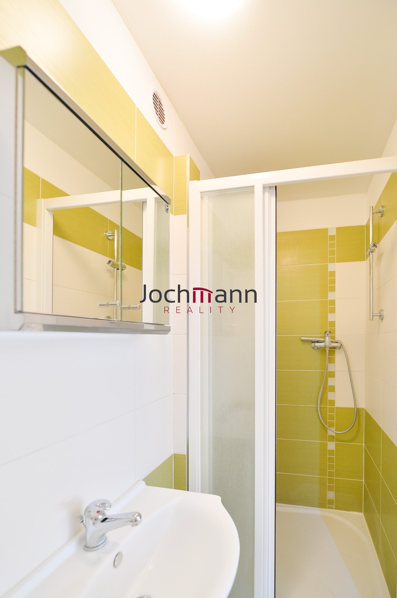 21BF6E4E-5D82-4B93-9A9E-0D4963EE12A1