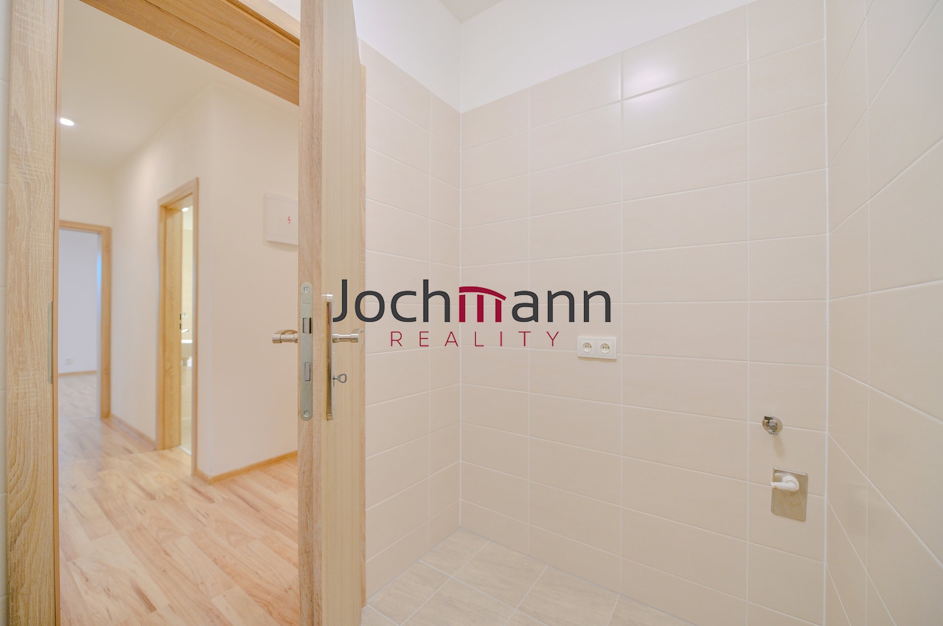 6E3F9832-AE77-46E5-AD17-6DA8B0695DB1