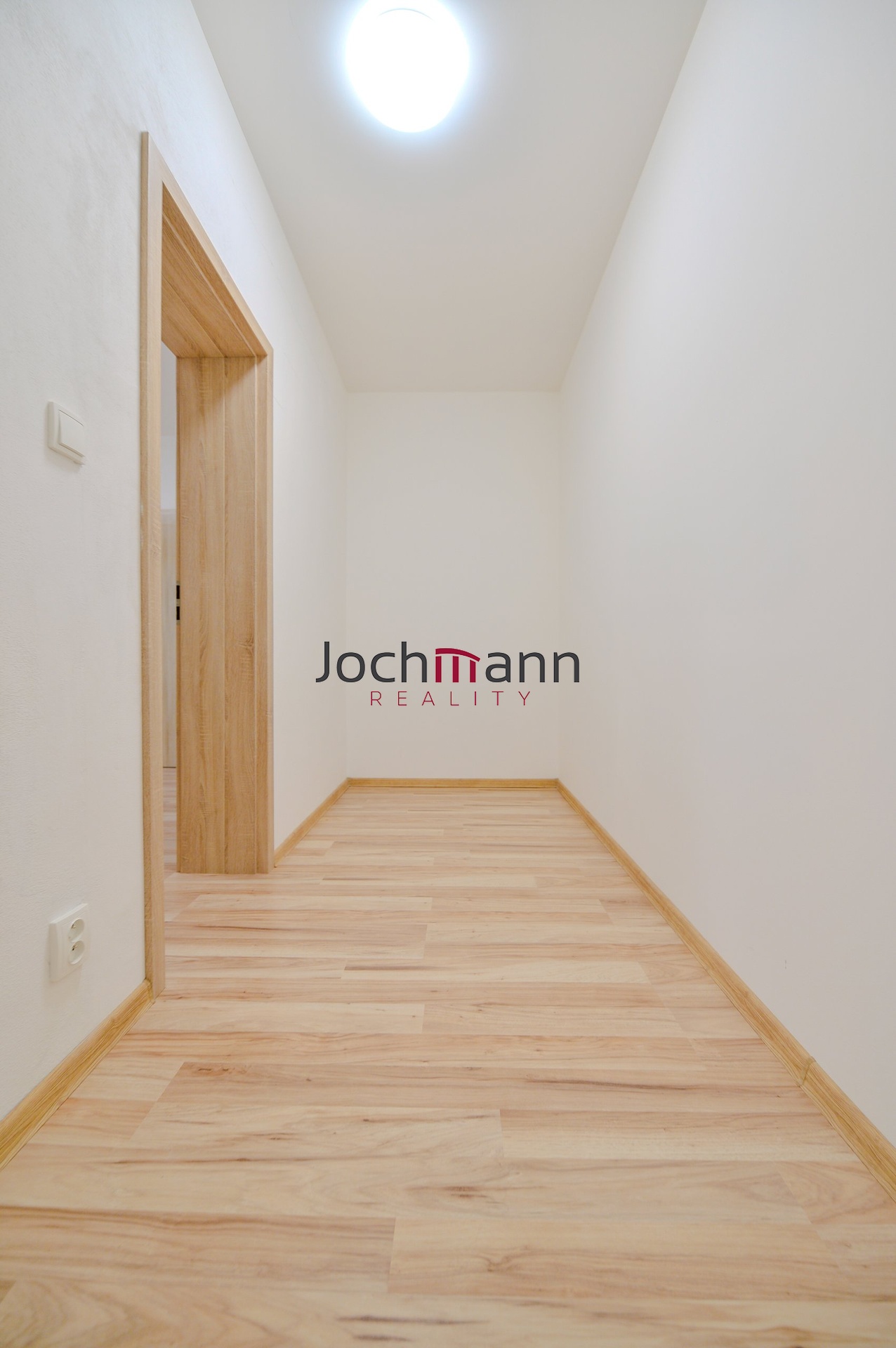 8C857665-3CCD-46A2-BAD7-4FFE43E8C9C6