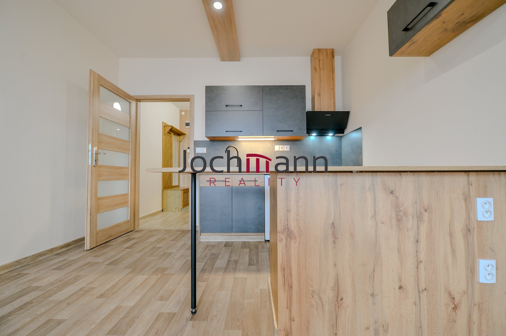 777412A4-8D27-4D0A-98C1-4B2F1D7293E9-2