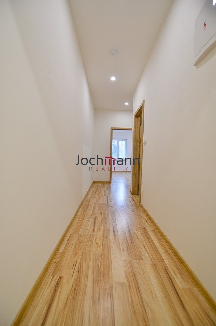 21B6ECA1-CC10-45BF-BDC4-BE5FCB13A83B_1_105_c