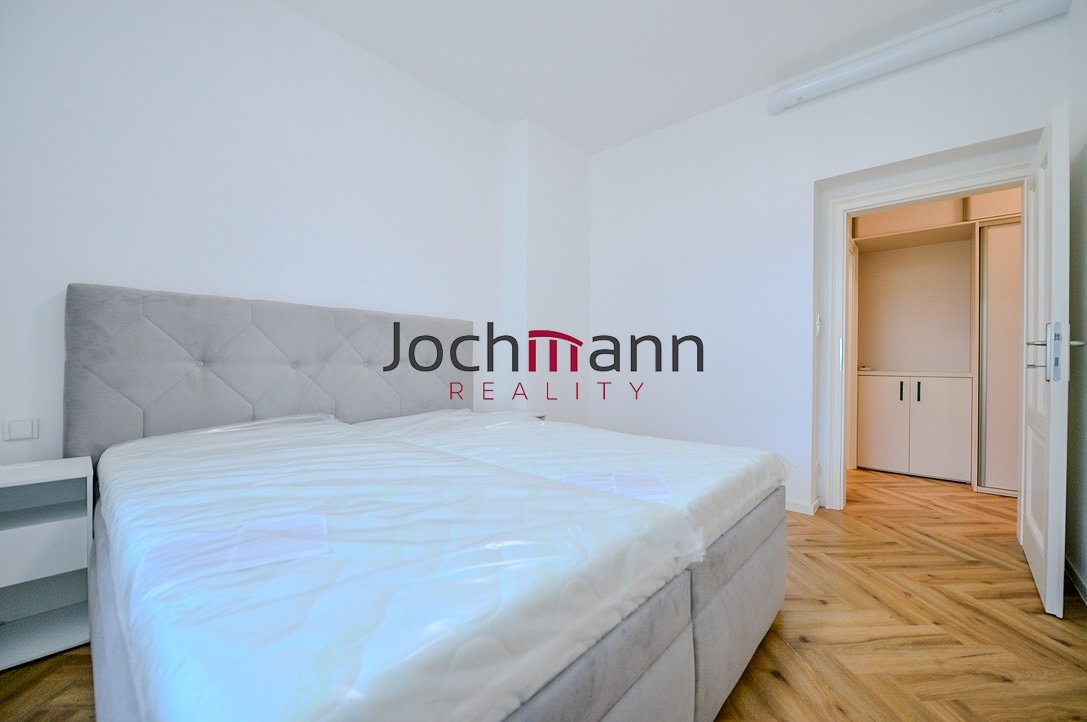 56FA175F-FAD0-438C-AE58-39188DD89B13_1_105_c