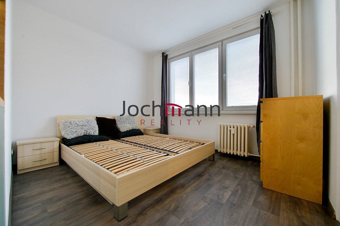 D55EF118-B1ED-42C3-A1E5-BC8E1F178A33_1_105_c