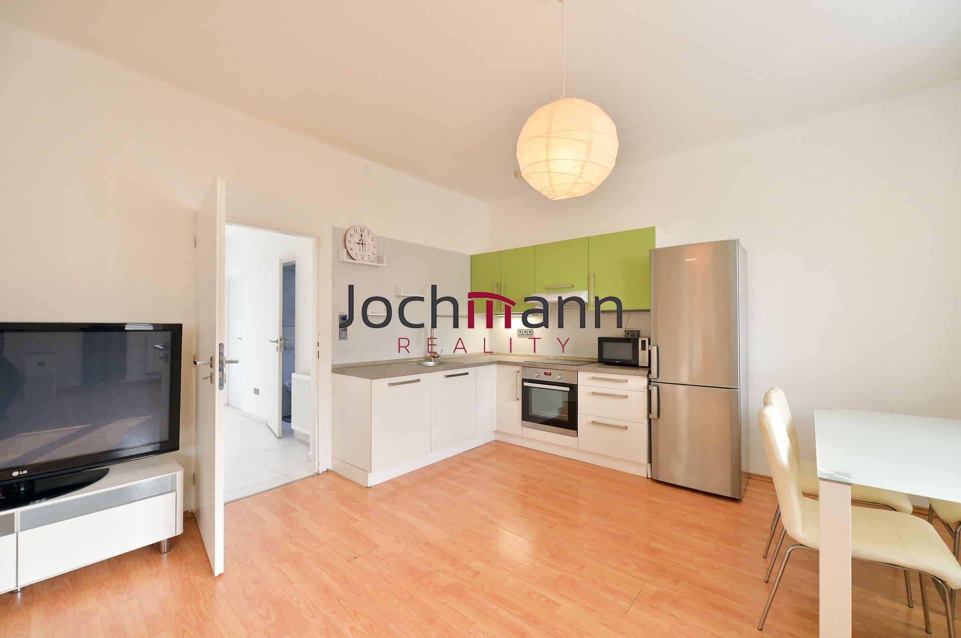 1F5B88B2-5E26-4D1E-8B65-3FF89F9501BD