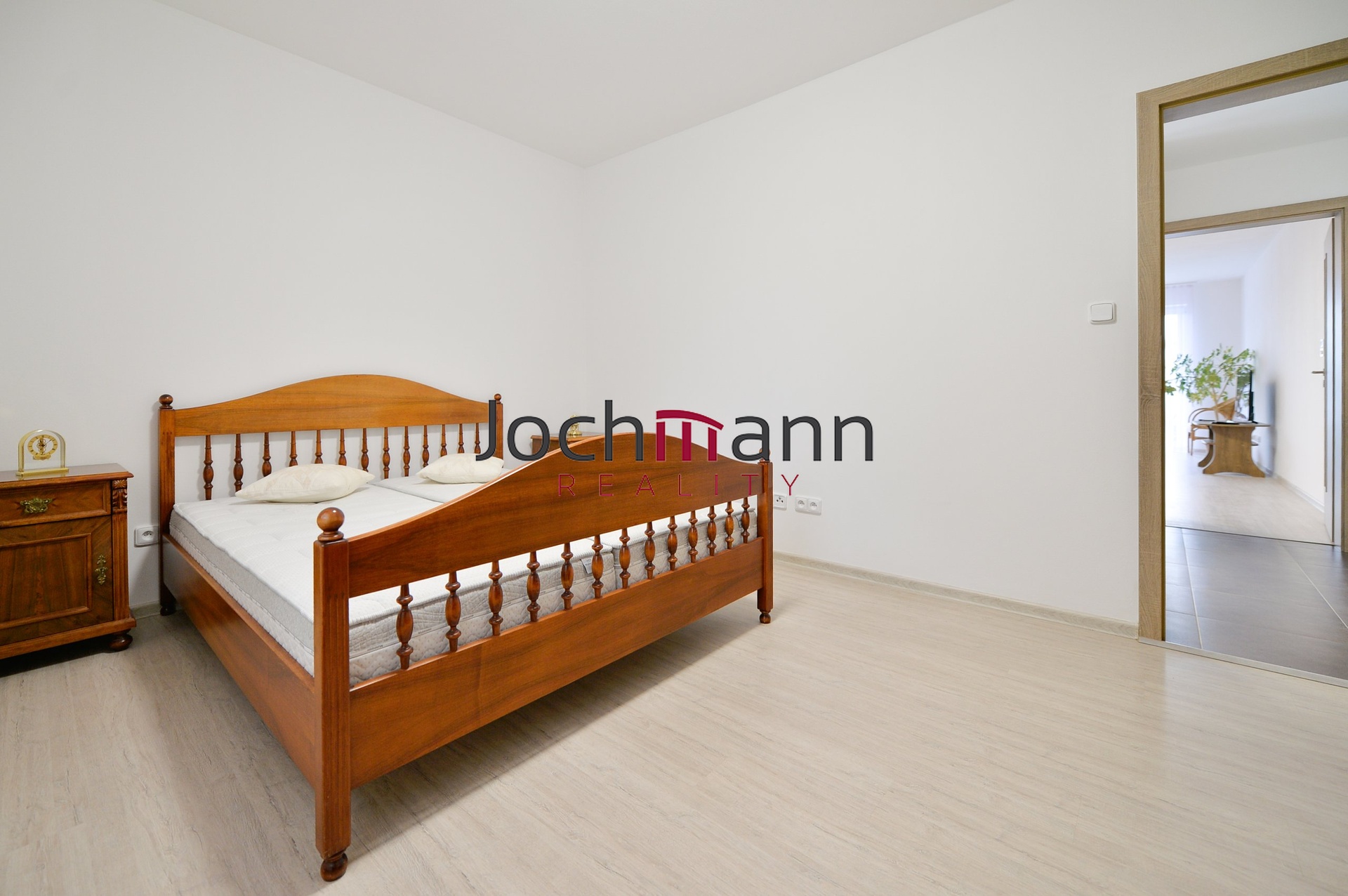 3EA8963D-F95E-4DA1-8231-60C1FD75191F