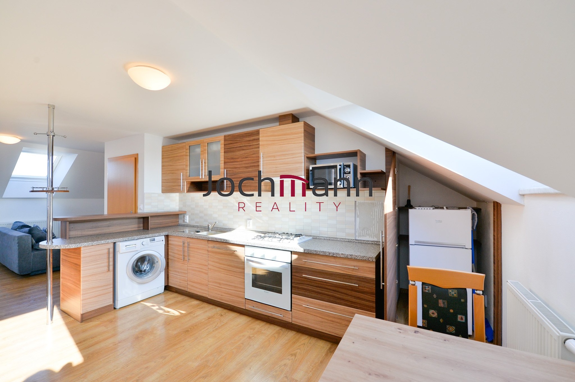 A6D59F02-6B8A-4037-A754-6238C1438F1C