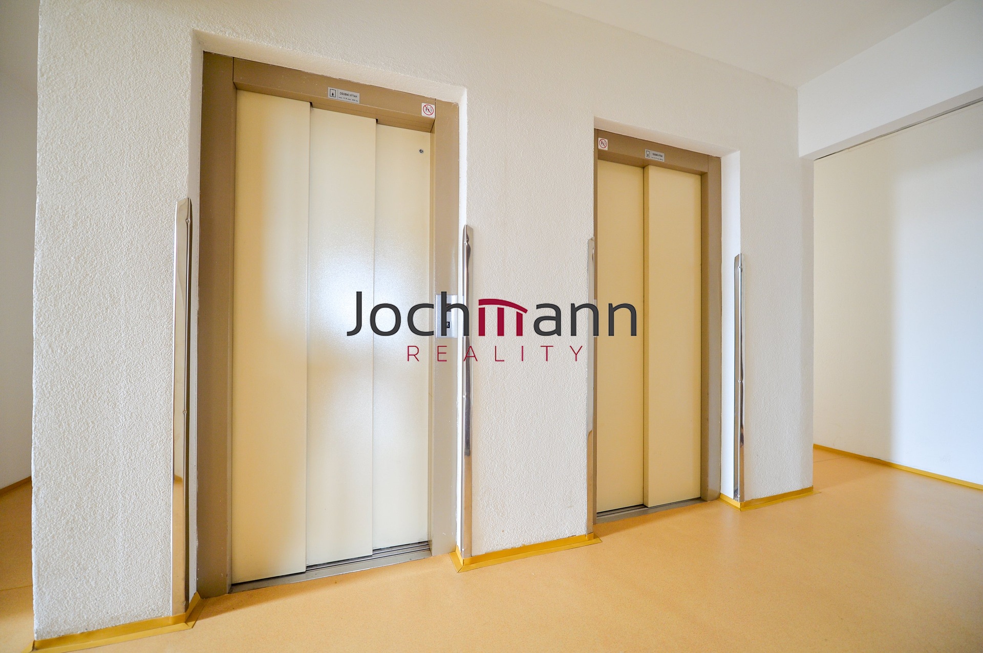 B8C68BA7-56A8-4FFA-9BDE-71B435A41DB8-2