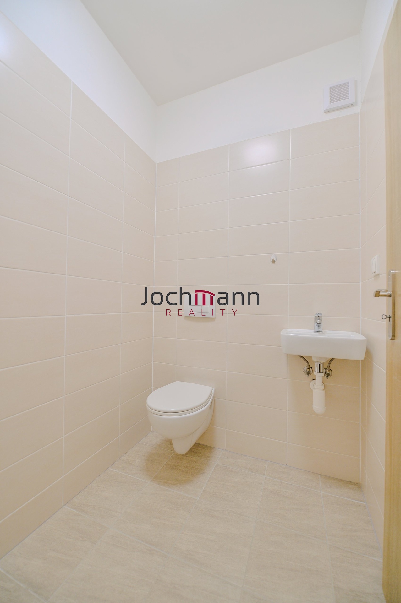 B04257CB-86BF-4F7B-9BD4-A22B638435A3