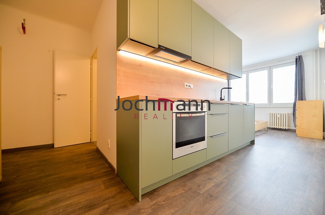 CBB32FB2-9210-45CA-9131-8194917DCCB2_1_105_c