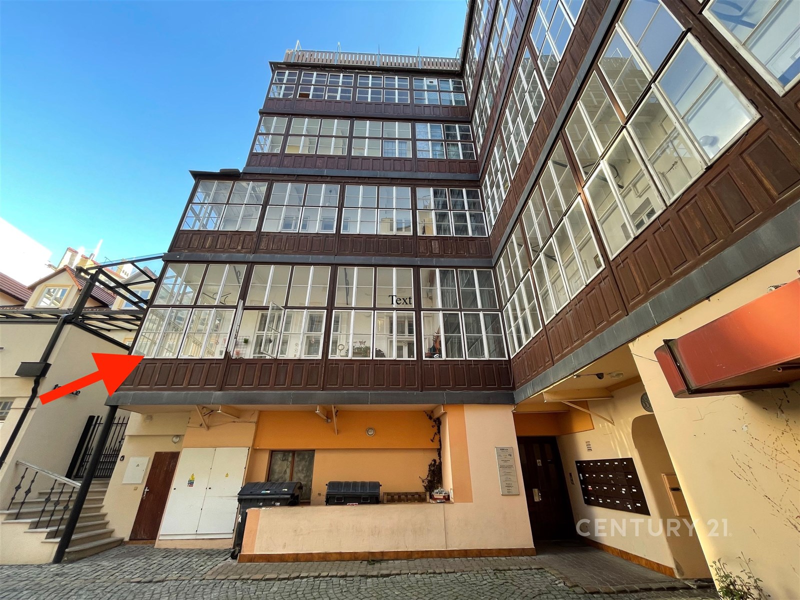 Pohled na pavlač ze dvora