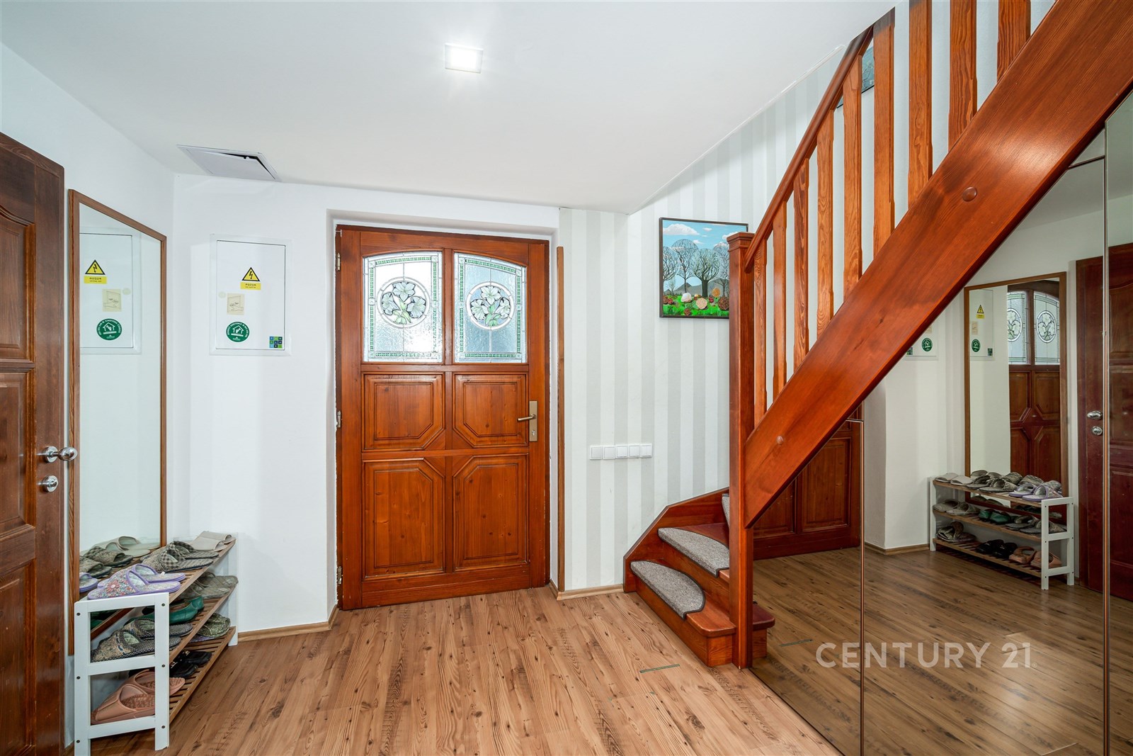 Vstupní chodba s vestavěným botníkem