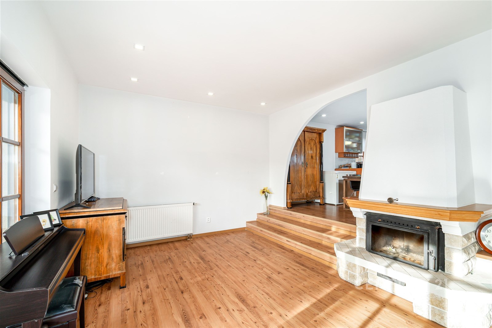 Průchod do kuchyně z obývacího pokoje