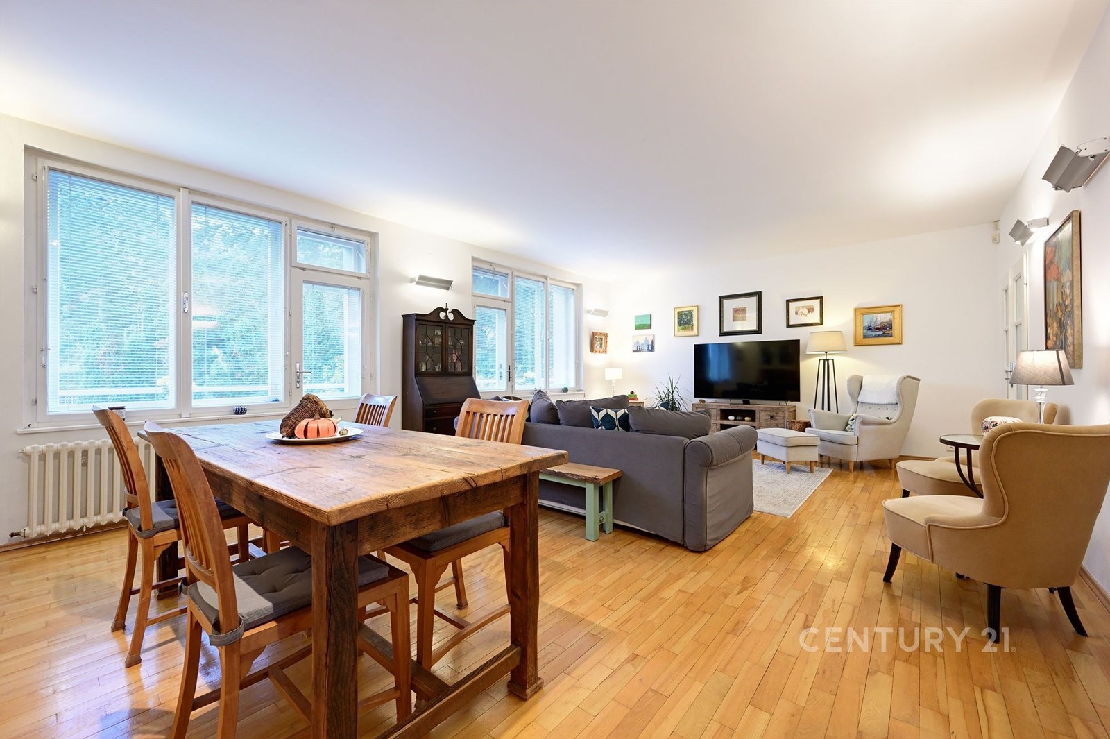 Obývací pokoj s jídelnou