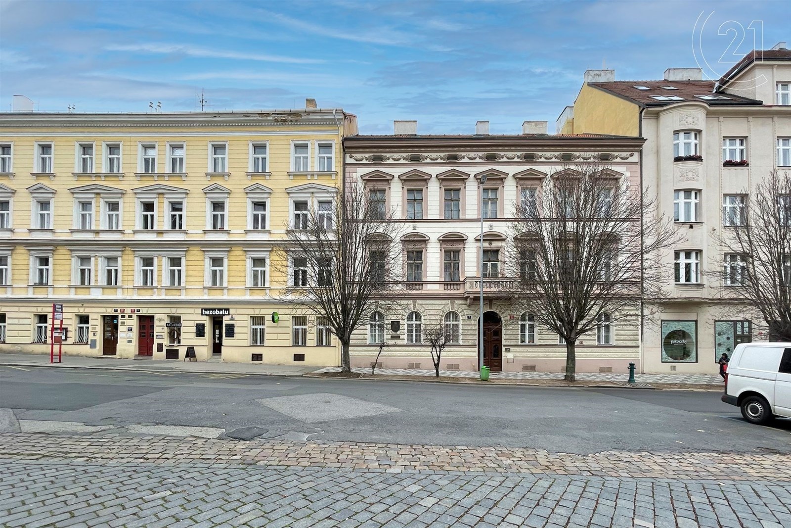 pohled na dům z ulice