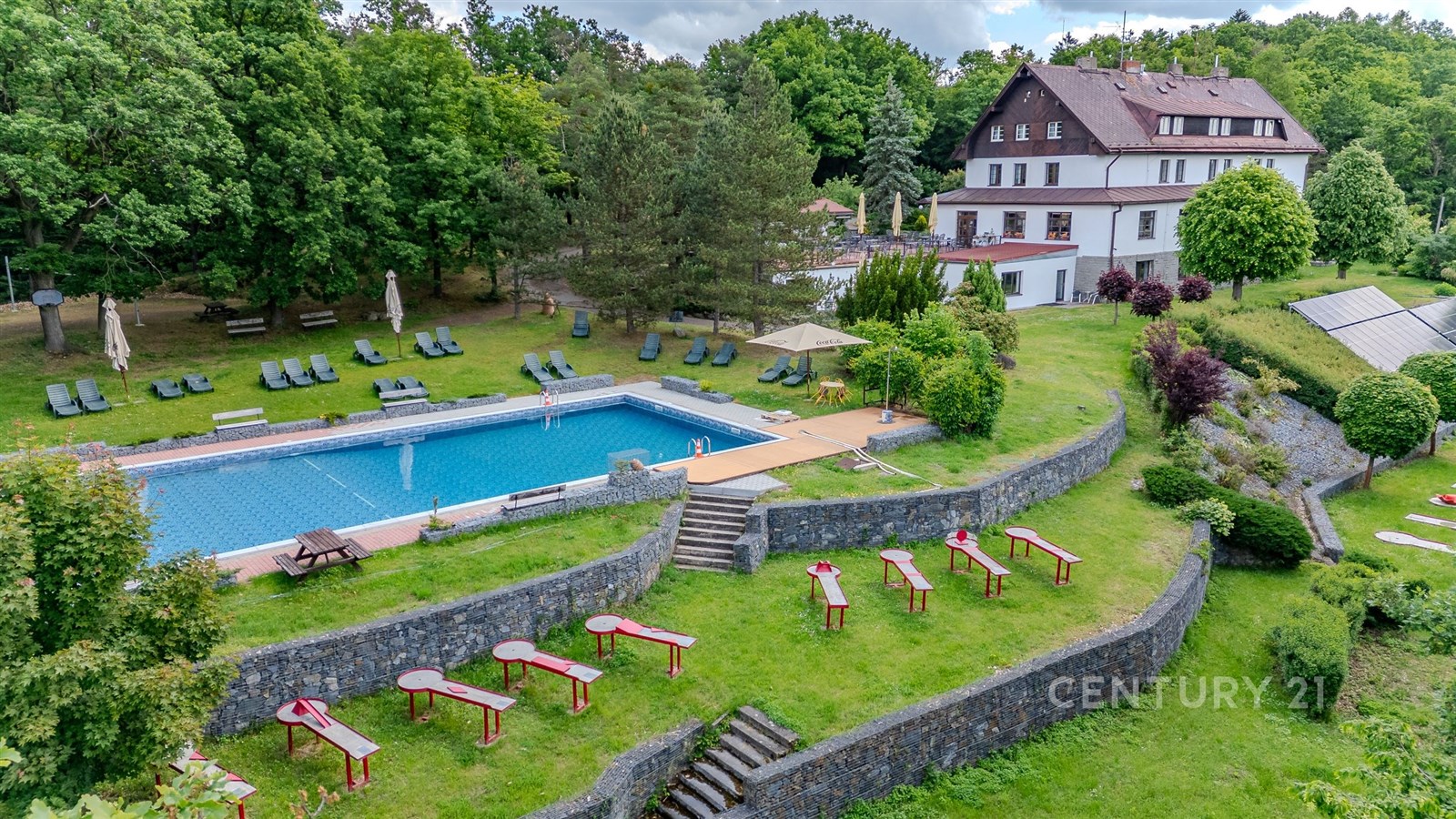 Hotel, bazén, terasa, minigolf