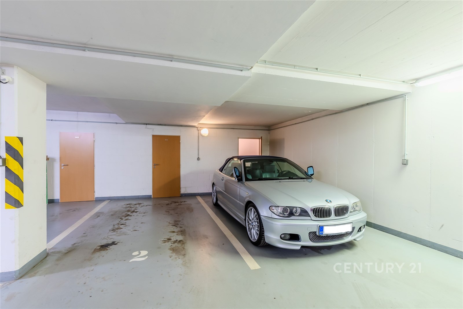 Garážové stání a sklad