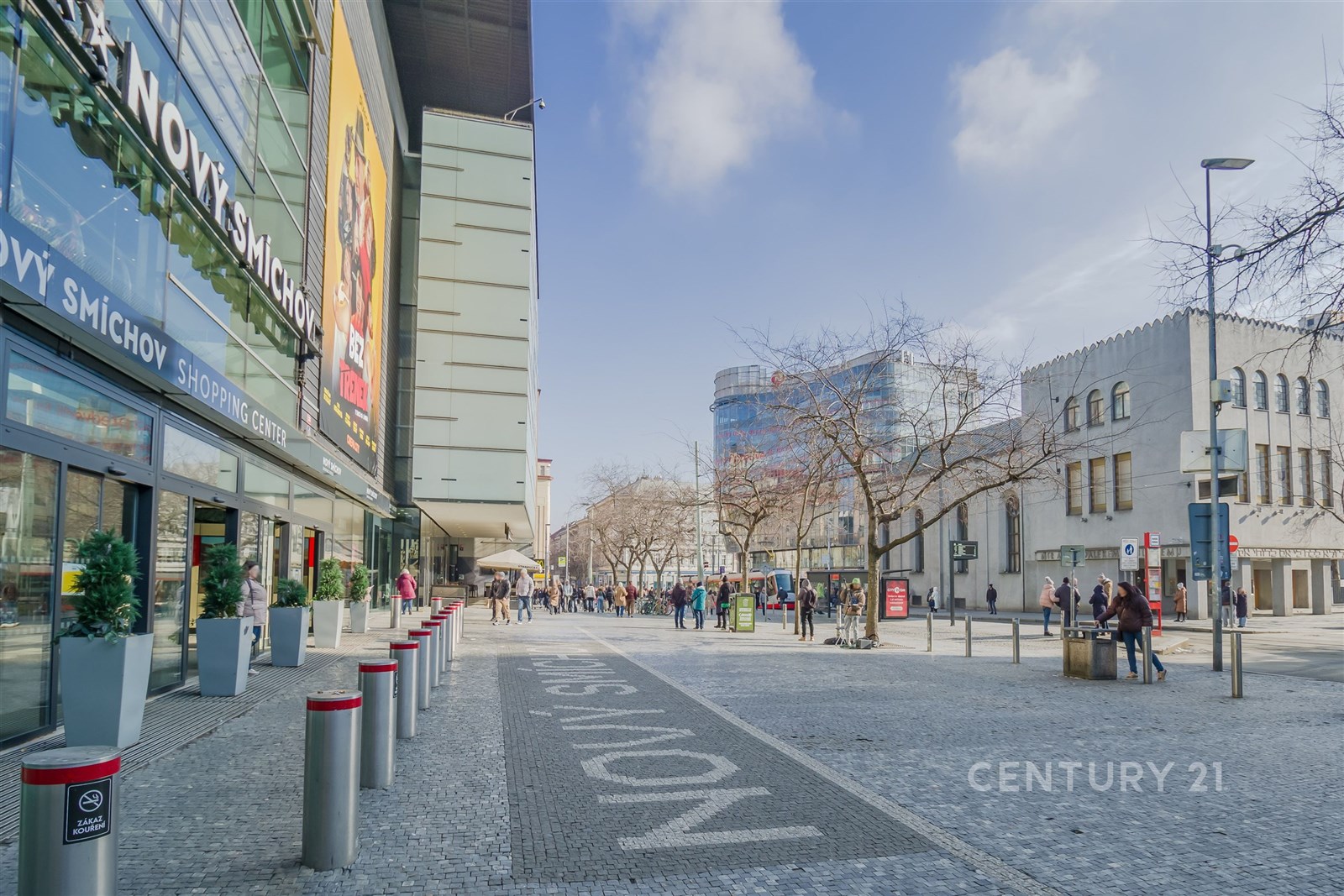 OC Nový Smíchov (500 m)