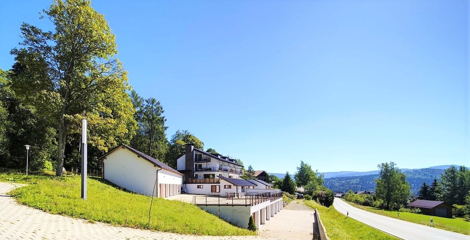 Poslední garáže v Bavorské Rudě směr Javor