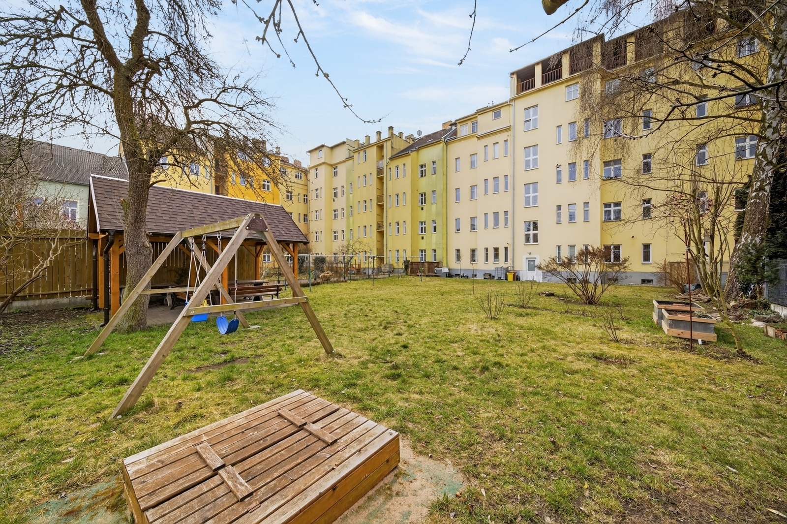 zahrada ve vnitrobloku