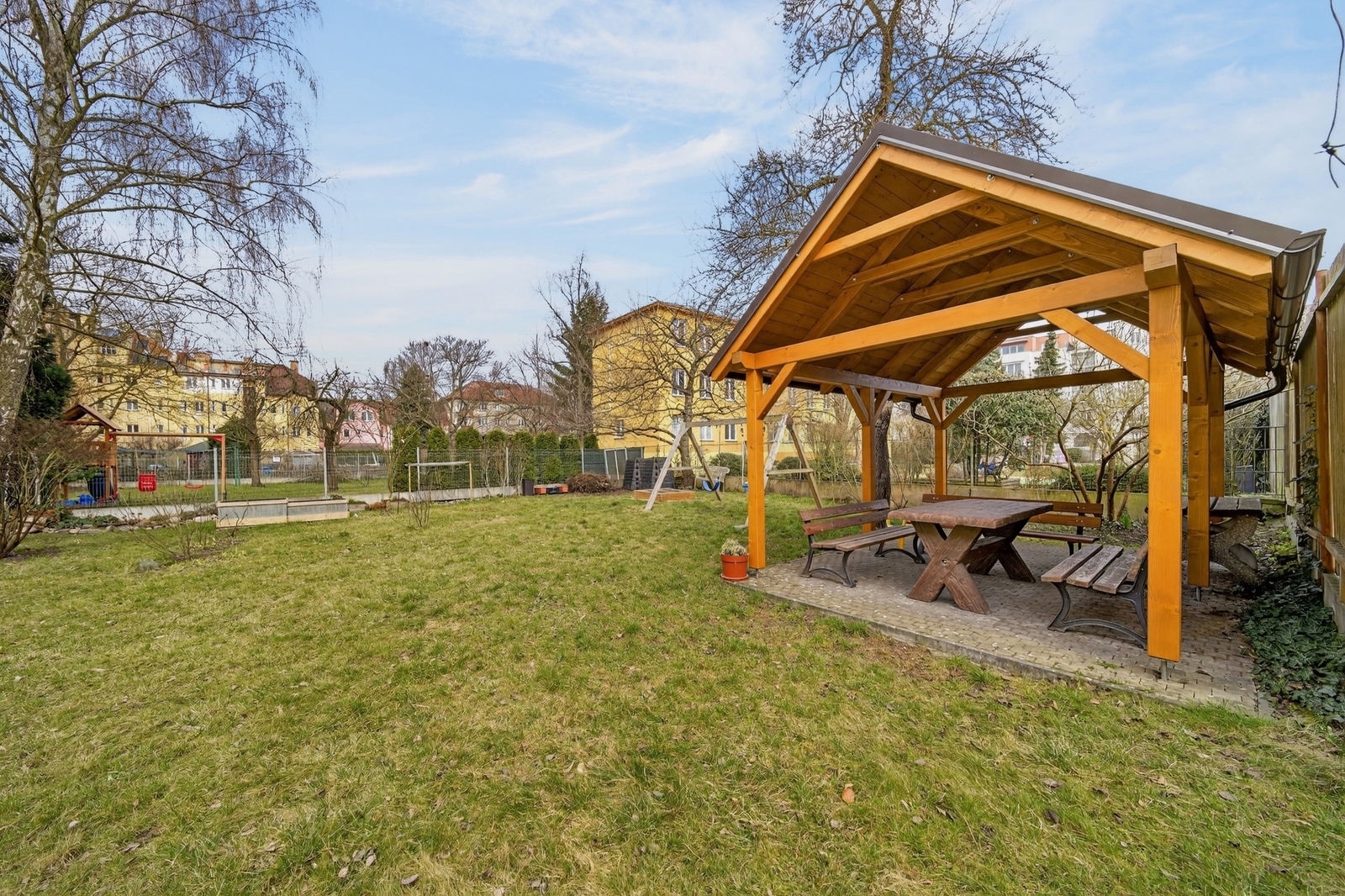 zahrada ve vnitrobloku