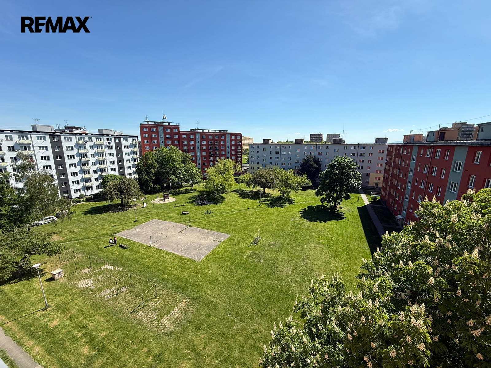 +420 604 191 744 I denisa.myslivcova@re-max.cz