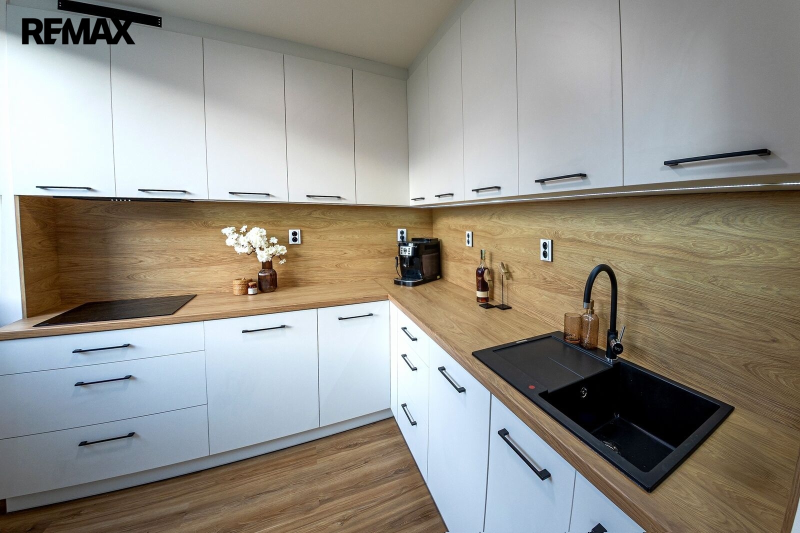 +420 604 191 744 I denisa.myslivcova@re-max.cz