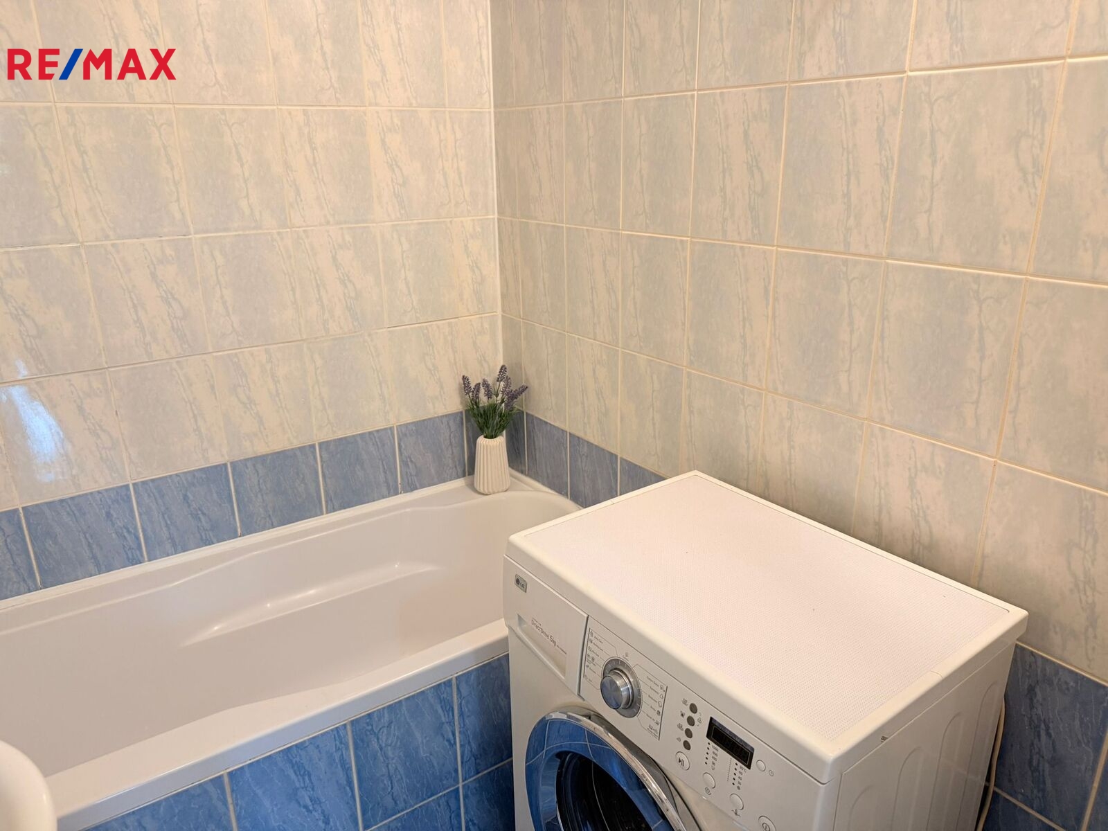 +420 604 191 744 I denisa.myslivcova@re-max.cz