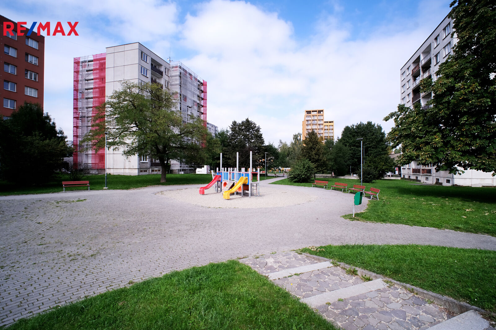 +420 604 191 744 I denisa.myslivcova@re-max.cz