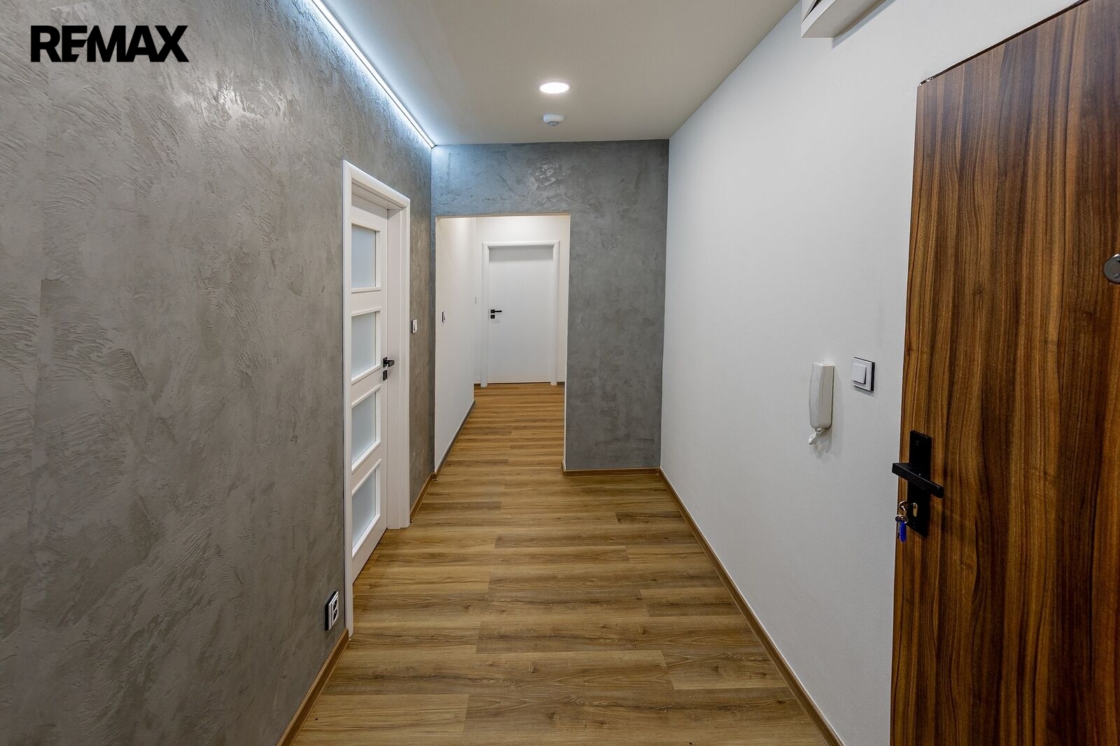 +420 604 191 744 I denisa.myslivcova@re-max.cz