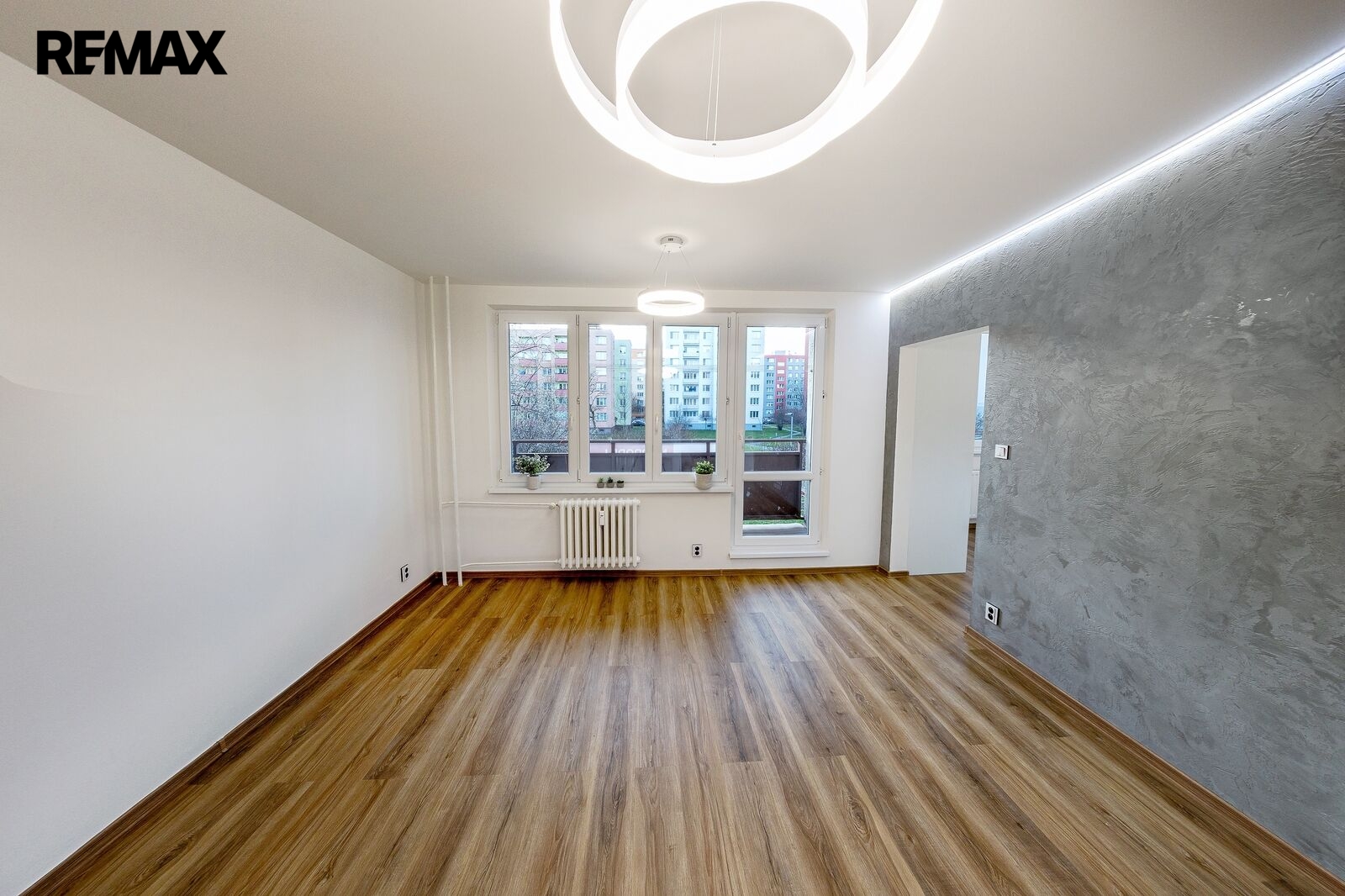 +420 604 191 744 I denisa.myslivcova@re-max.cz