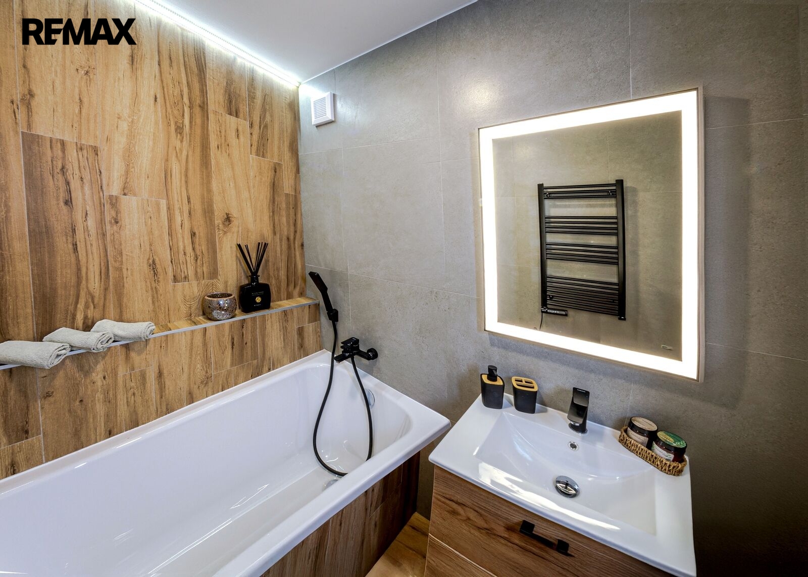 +420 604 191 744 I denisa.myslivcova@re-max.cz