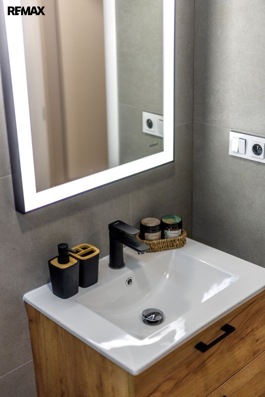 +420 604 191 744 I denisa.myslivcova@re-max.cz