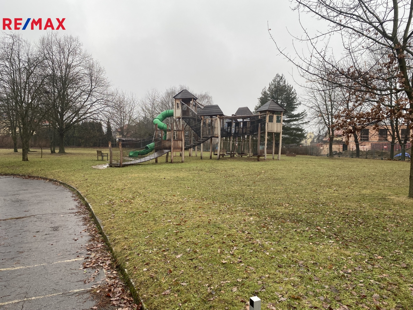 +420 776 335 999, ladislav.urbancik@re-max.cz