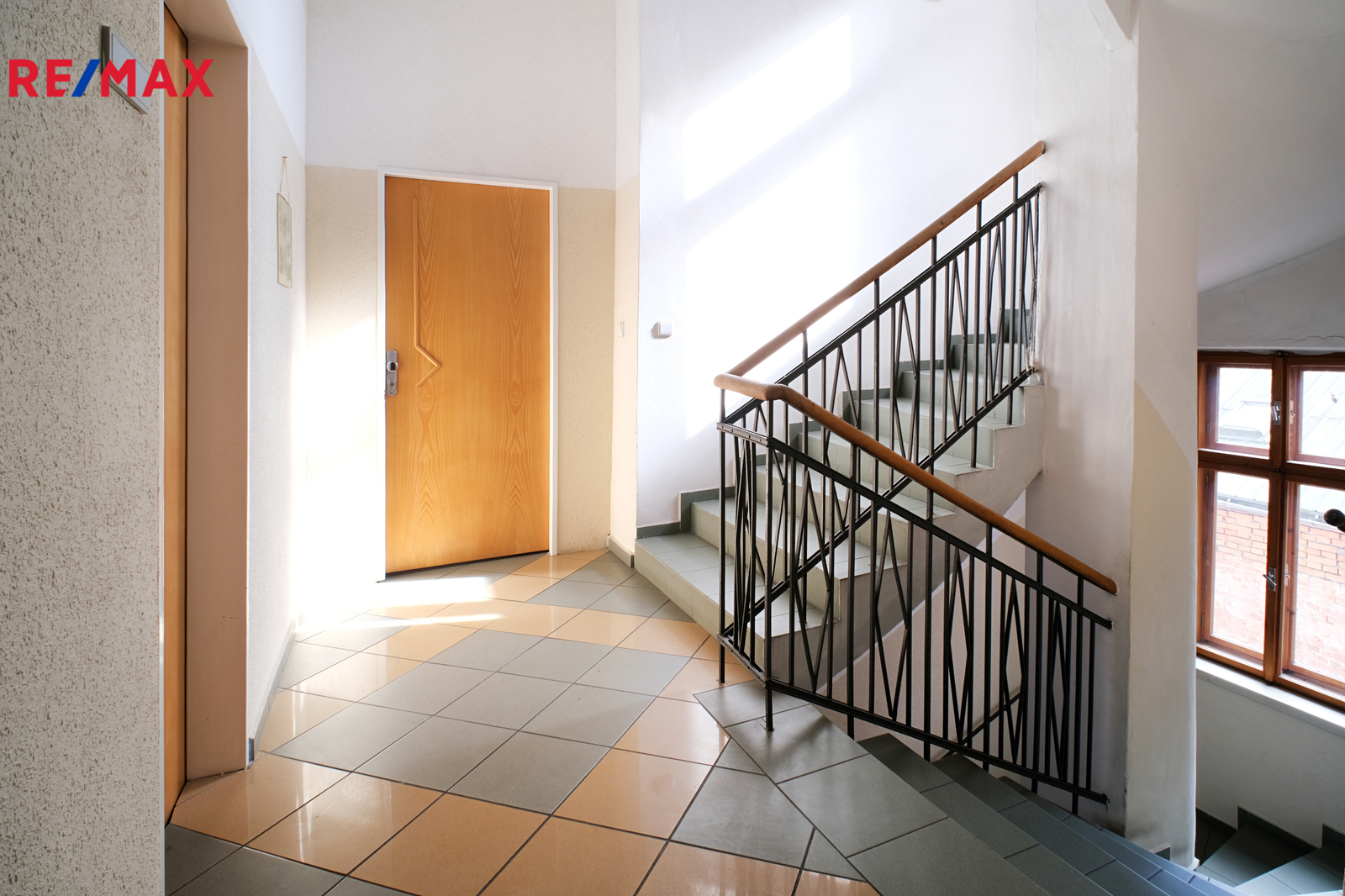 +420 604 191 744 I denisa.myslivcova@re-max.cz