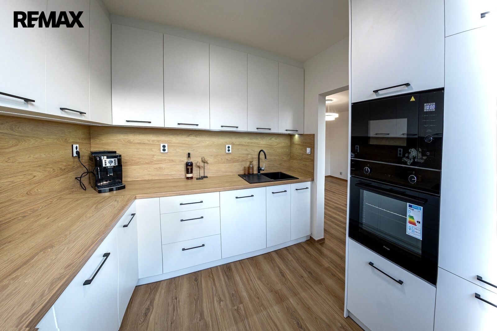 +420 604 191 744 I denisa.myslivcova@re-max.cz