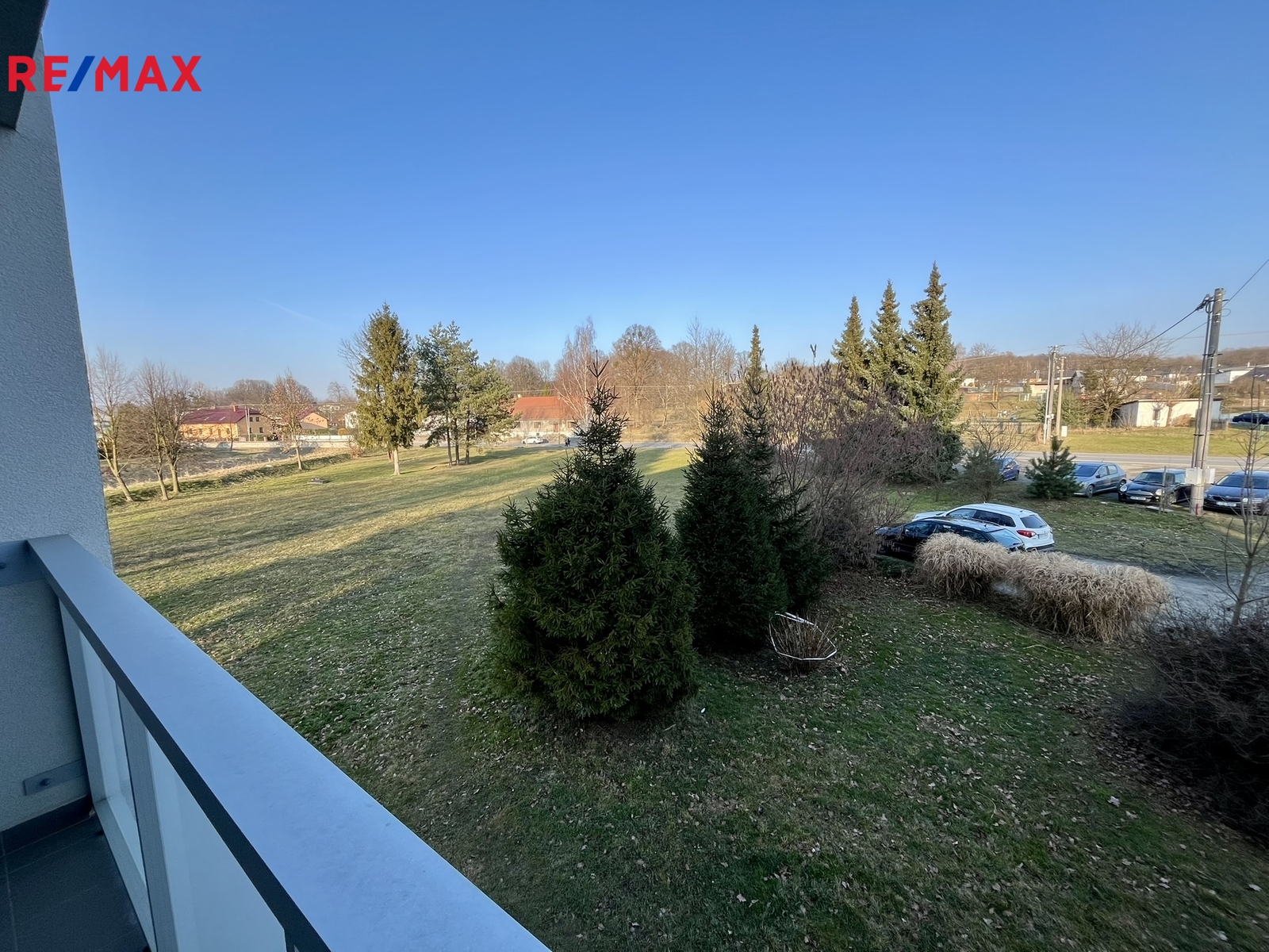 Pohled z lodžie z dětského pokoje a ložnice