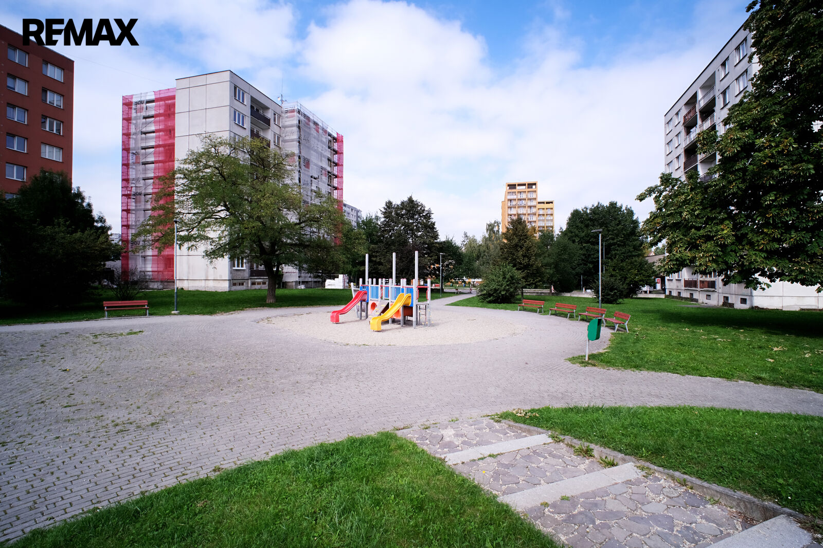 +420 604 191 744 I denisa.myslivcova@re-max.cz