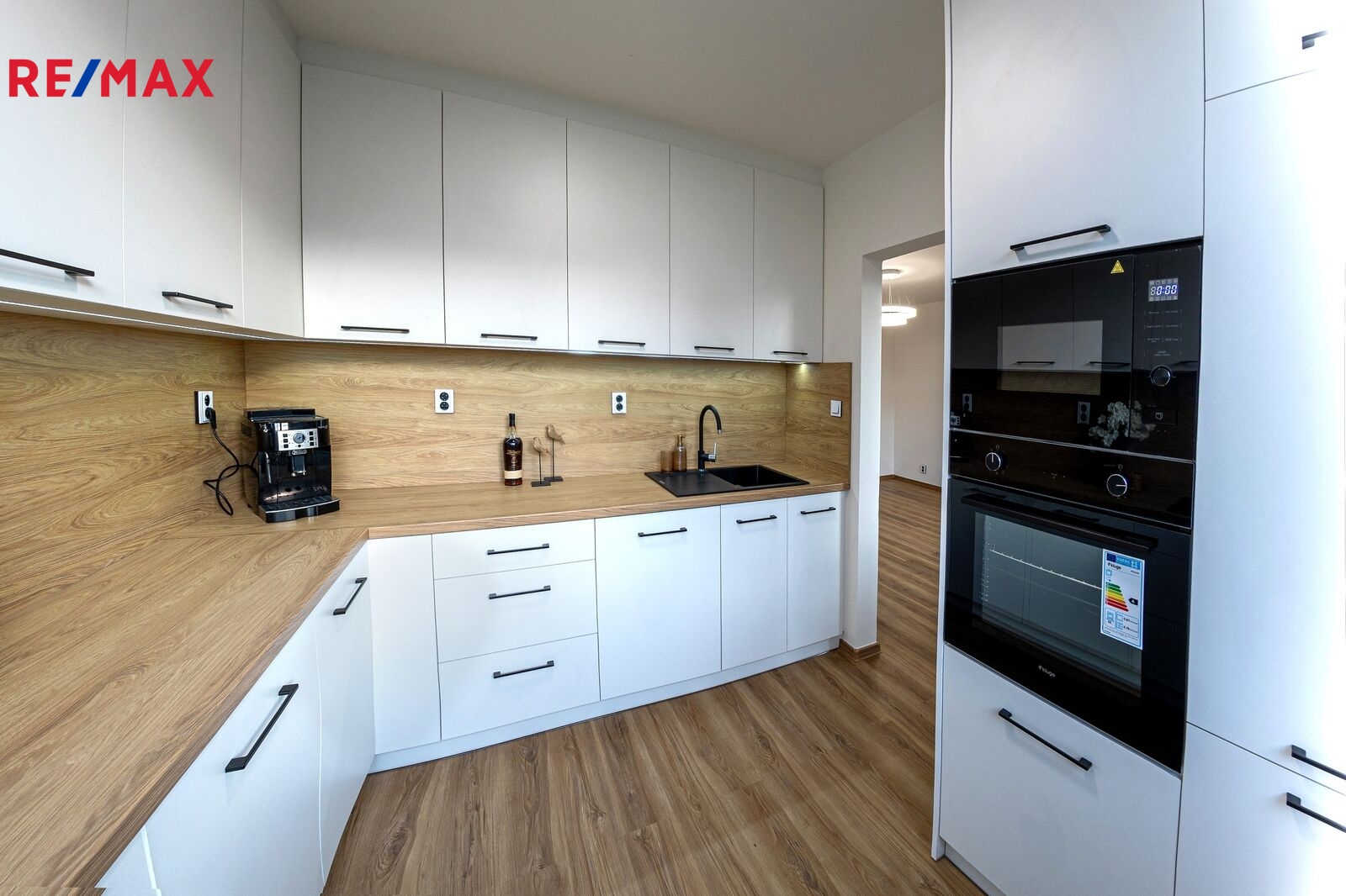 +420 604 191 744 I denisa.myslivcova@re-max.cz